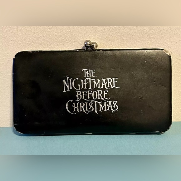 THE NIGHTMARE BEFORE CHRISTMAS Womans Wallet 7" x 3" - Picture 2 of 7